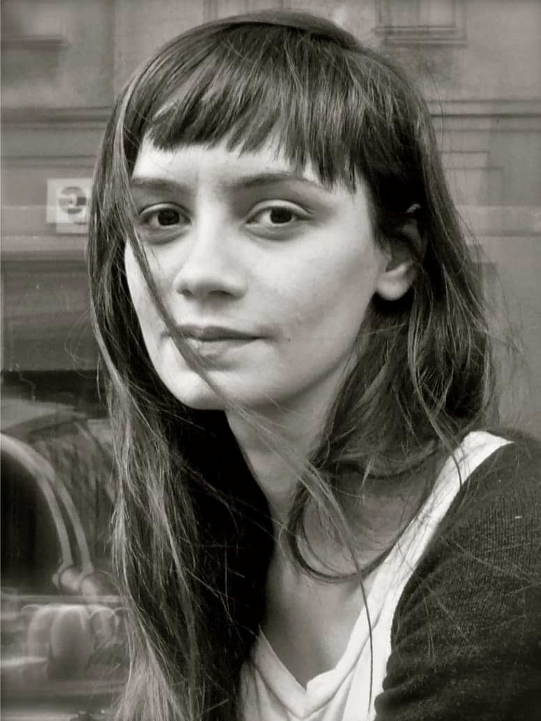 Miray Erbey — Uzman Psikolog, Yeniden Psikoloji Kurucusu